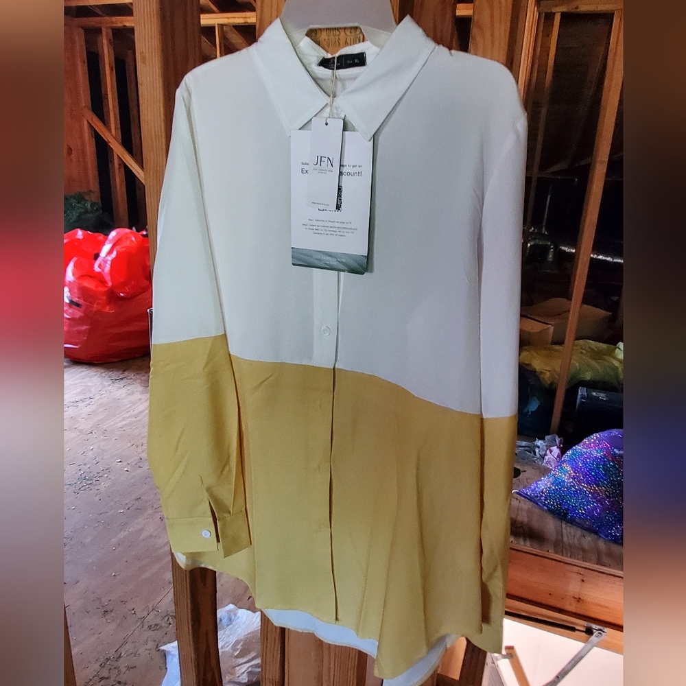 Color blocked top